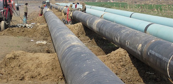 復(fù)合剛管里面的不銹鋼有焊縫，焊縫部位容易出現(xiàn)問(wèn)題，能否襯無(wú)縫的不銹鋼管