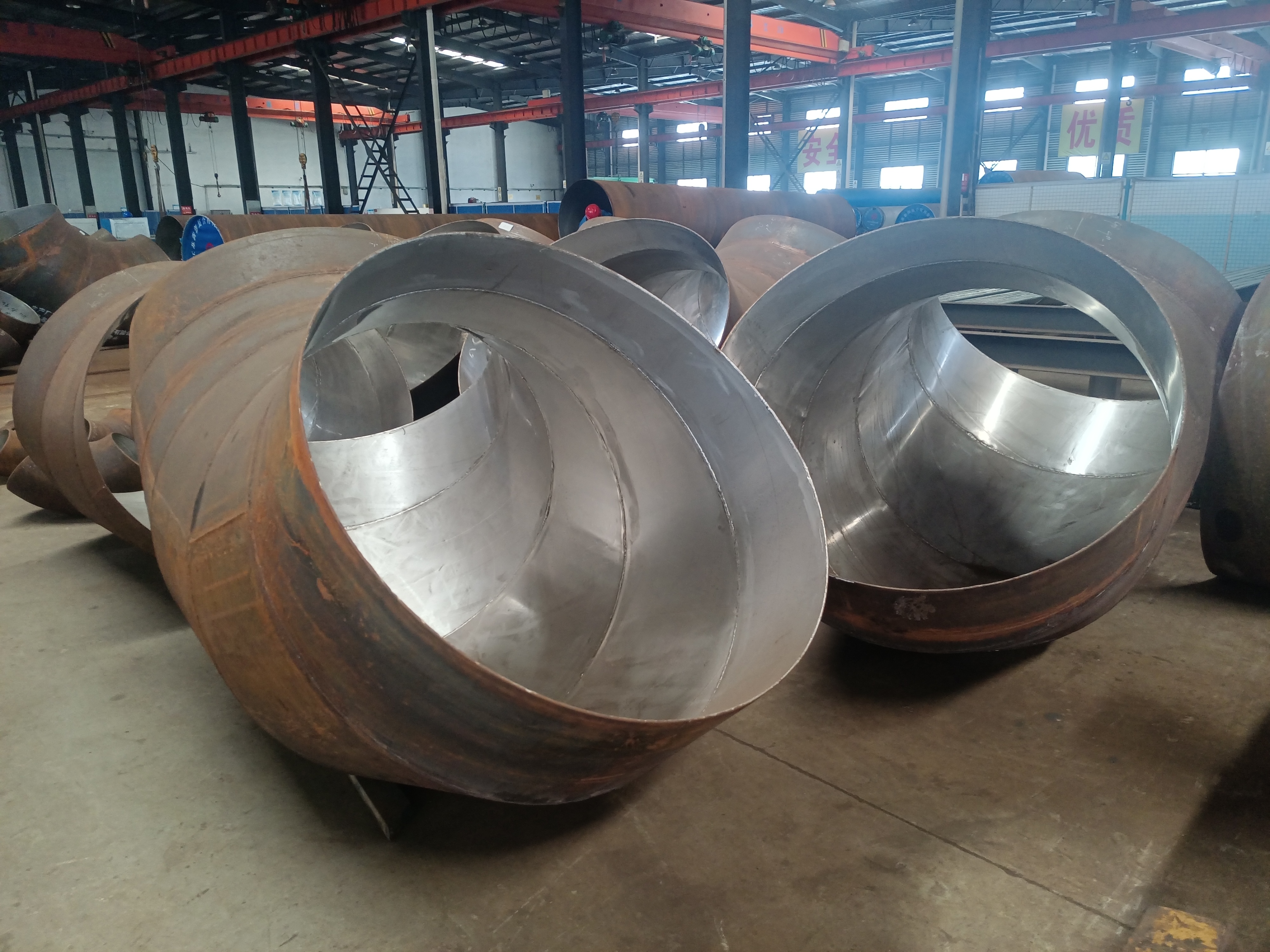 江蘇新澎-焊接用內(nèi)襯不銹鋼復(fù)合鋼管管件